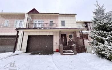 Продается таун-хаус 4 комн.